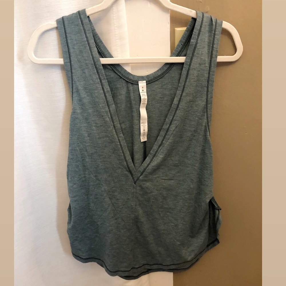 Lululemon workout tank